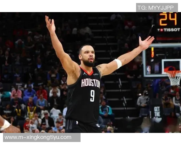 布克末节神勇三分狂飙34分5板10助却难阻球队失利