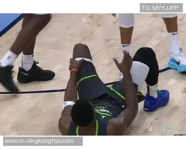 爱德华兹巧妙借掩护接球三分投篮成功实现反超局面